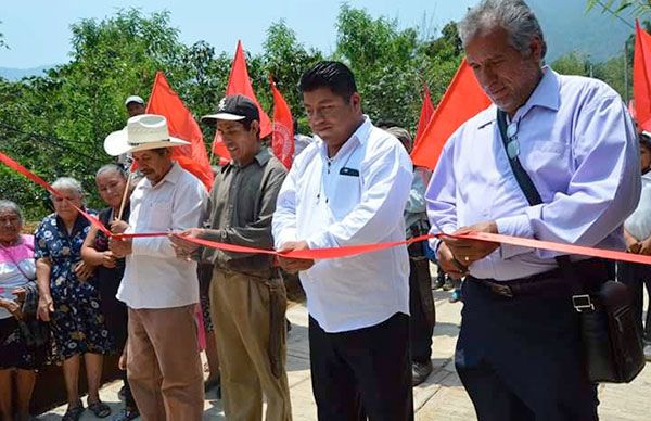 Entrega alcalde huitzilteco obra en Pezmata   