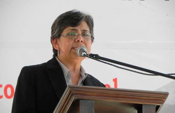 Gestiona diputada antorchista empleo temporal y rehabilitación de caminos