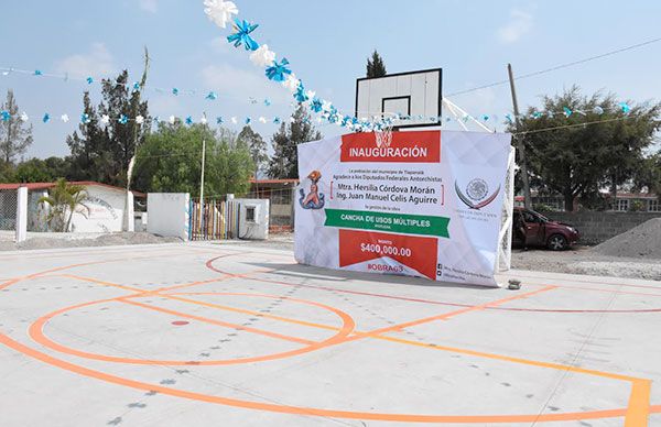  Inaugura Antorcha cancha de usos múltiples en Tlapanalá
