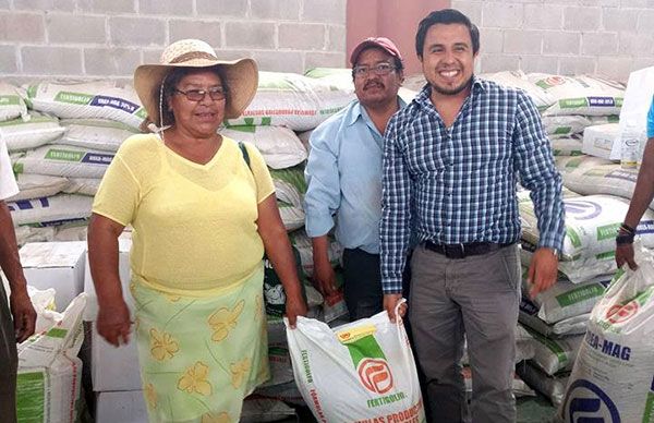 Entrega de fertilizante a más de ocho comunidades campesinas 