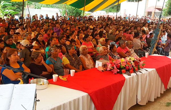  Agradecen a Edith Villa en Ahuatempan