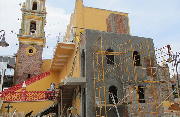 Rehabilita comuna plaza de Chalchihuapan
