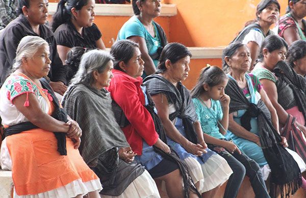Gestionan reincorporación a programa social de familias huitziltecas