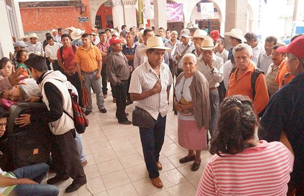   Antorchistas de Hueytamalco piden soluciones a su edil