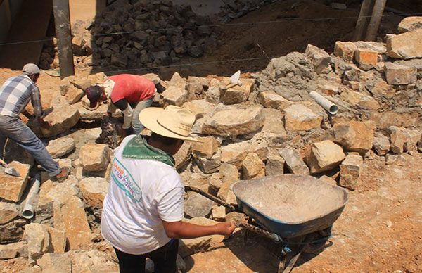  Construye Ayuntamiento muro en escuela de San Miguel del Progreso 