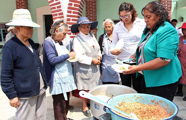 Brinda DIF de Ocoyucan taller alimentario