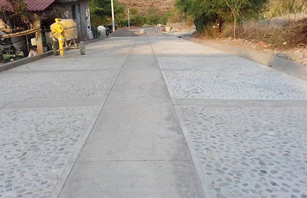  Pavimenta Antorcha calle en Petlalcingo