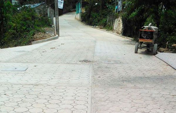 Concluye construcción de pavimentación en Tlapehualita