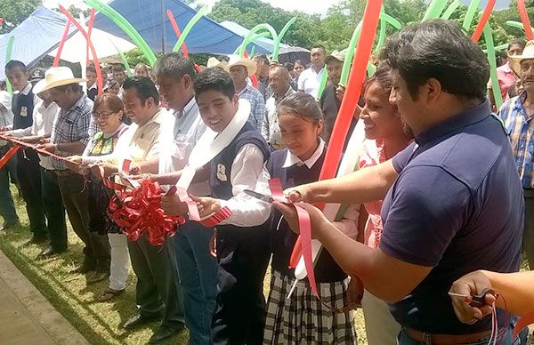 Inauguran laboratorio de cómputo en Jalpan