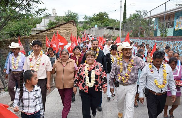 Inaugura Hersilia Córdova primera etapa de obra de adoquinamiento en Cohuecán