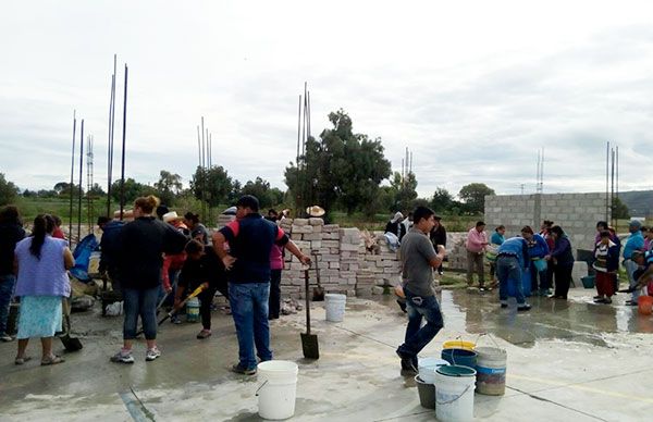  Realizan padres de familia faenas en preescolar