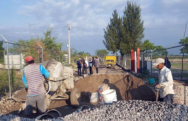 Avanza pavimentación en Agua de la Luna