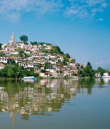 ¿No oyen llorar al lago?