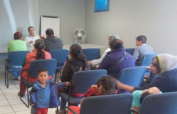  Se compromete delegado a recibir a peticionarios