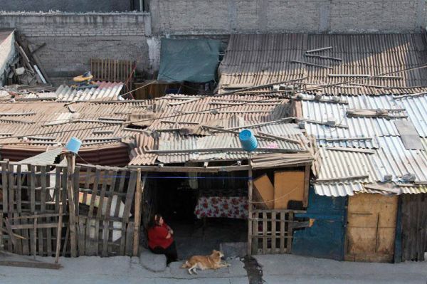 Entre desastres, abandonos y complicidades, la vivienda está en las garras del mercado