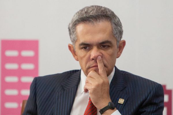 Mancera  reprobado abandona la Jefatura de Gobierno 