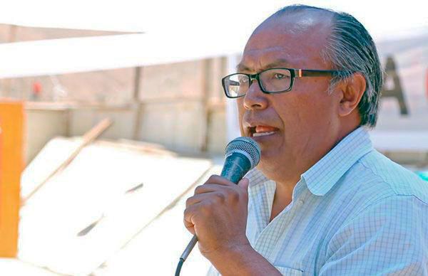 El rojo, gota a gota, iba naciendo