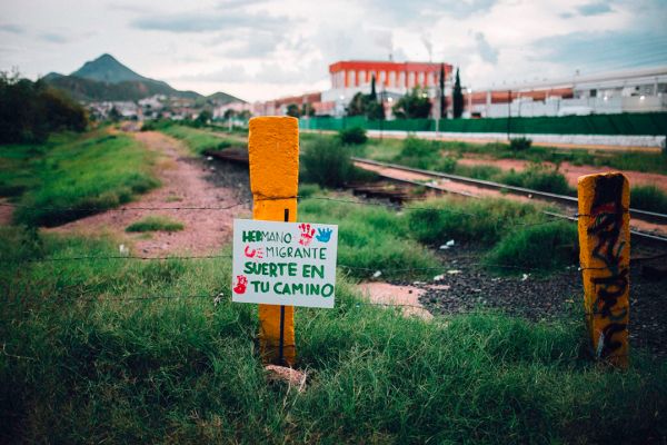 El puente de Interceramic y por qué el gobierno no protege a los migrantes aquí, ni a los propios en EEUU