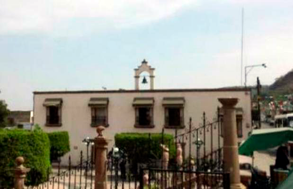 Para el alcalde que se va, y para el que está apunto de entrar en El Marqués