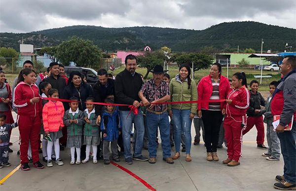 Antorchistas y autoridades inauguran obras convenidas en Fresnillo