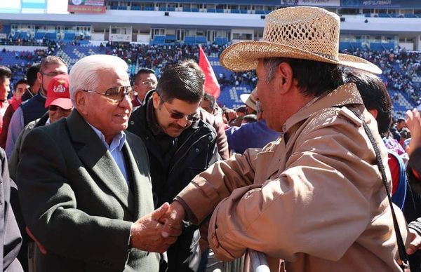 ¡Pero si los señores no necesitan más que mirar por el telescopio antorchista!