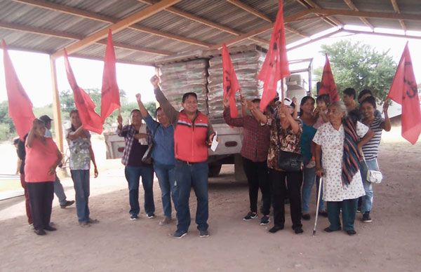 Tierra Blanca, La Pera y Jijiri reciben apoyos de construcción 
