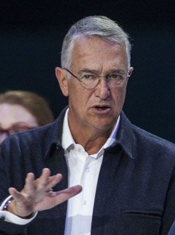 Salvar los negocios o salvar al pueblo 