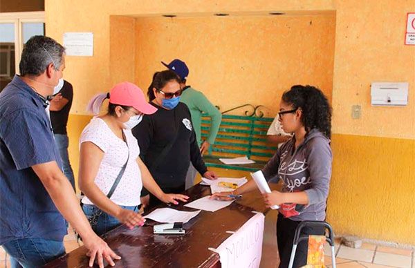Gobierno de César Ortiz entrega apoyo alimentario a comerciantes de Trancoso