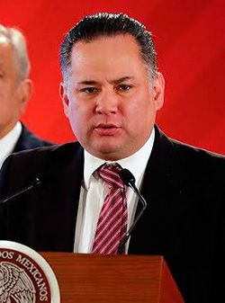 ¿Quién es Santiago Nieto y por qué ataca a Antorcha?