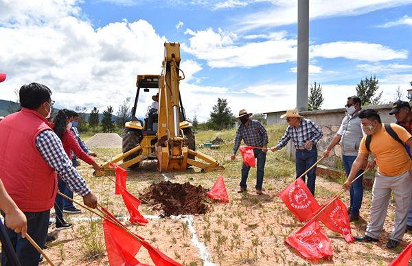Inauguran cuatro obras y dan inicio a otra en Ixcaquixtla