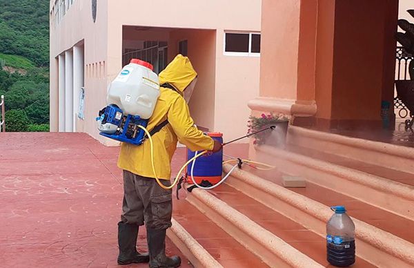 Siguen sanitizando en Tecomatlán