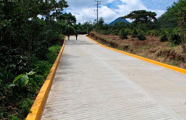 Inaugura obras en Aocotzota