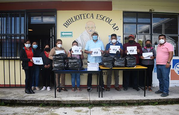 Entrega ayuntamiento de Ocoyucan libros didácticos