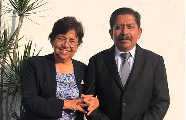 Es alcalde de Atexcal Doctor Honoris Causa