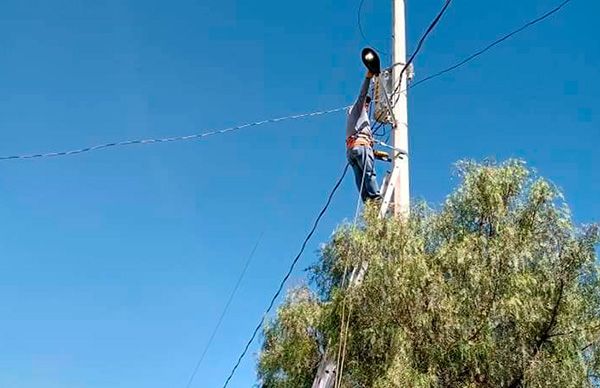 Amplían alumbrado público en Cañada Morelos