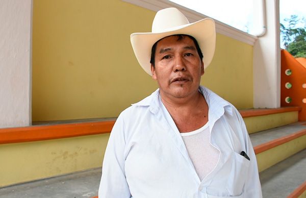 Ovacionan habitantes de Ocotamaniz a ayuntamiento de Huitzilan