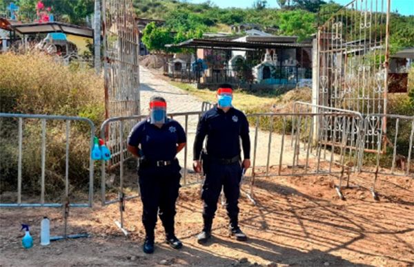 Cuidan a ciudadanos en Día de Muertos