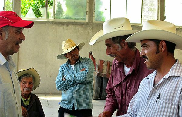 Barbosa siempre ha vivido del dinero público: docente de Tecomatlán
