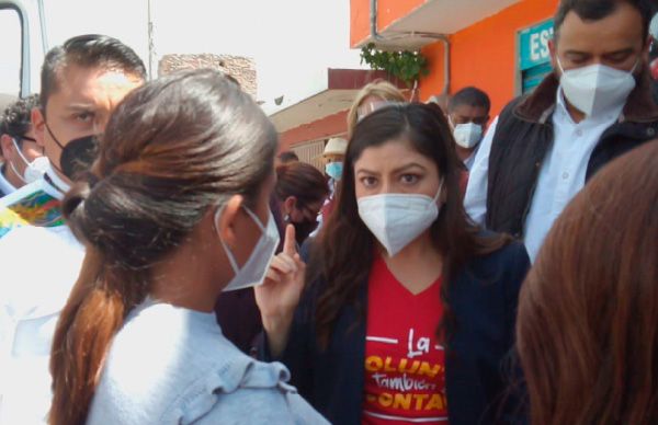 Increpan a alcaldesa de Puebla por falta de obras y servicios