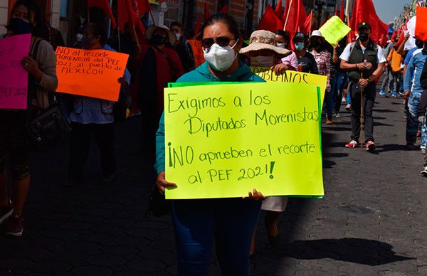 Antorchistas de la Sierra Norte en contra del PEF 2021