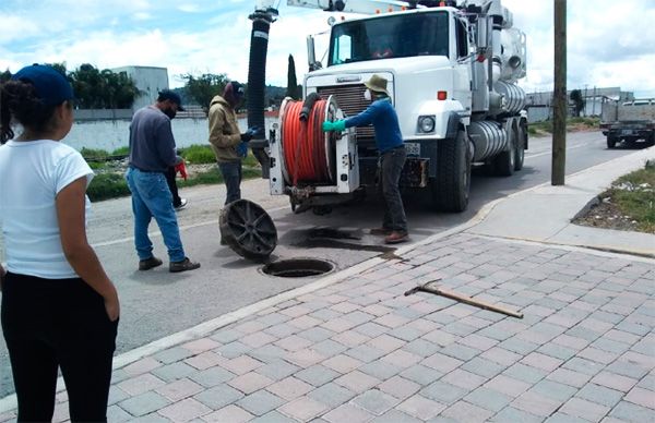 Realizan desazolve en colonia de Amozoc
