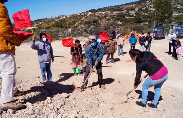 Construye ayuntamiento de Atexcal cancha en Cumbres