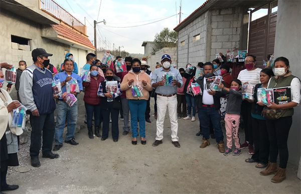 Entregan kits sanitarios en Chalchicomula de Sesma