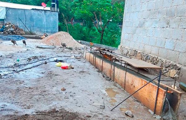 Inicia ayuntamiento de Huitzilan obra de construcción de guarniciones