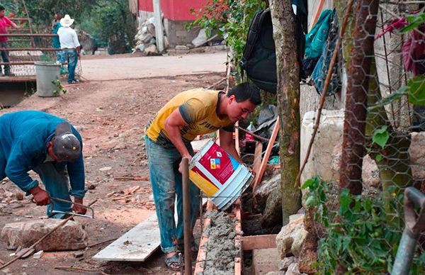Tepetzintla solicita apoyo en materia de salud e infraestructura