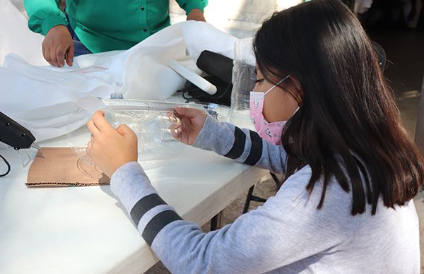 Promueve ayuntamiento talleres de manualidades navideñas