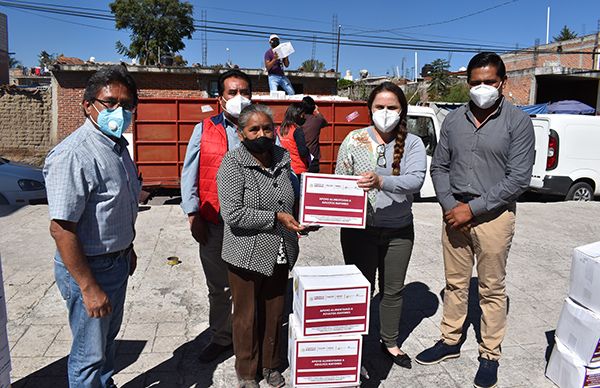 Entrega DIF Municipal apoyos en San Bernabé Temoxtitla