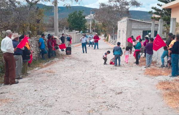 Adoquina ayuntamiento de Atexcal dos calles más