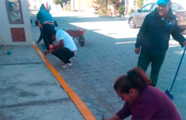 Brindan vecinos mantenimiento a su colonia