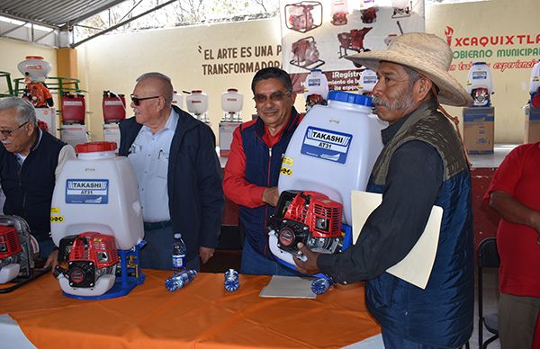 Ayuntamiento de Ixcaquixtla subsidia herramientas agrícolas 